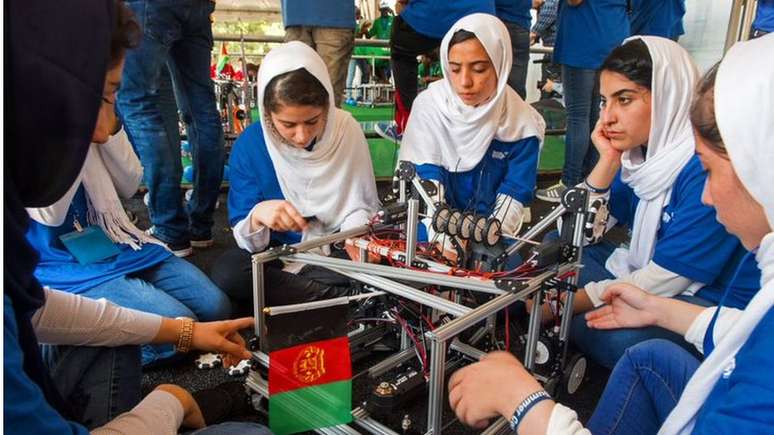 Em 2017, as meninas formaram a primeira equipe afegã a entrar no famoso Campeonato Internacional de Robótica