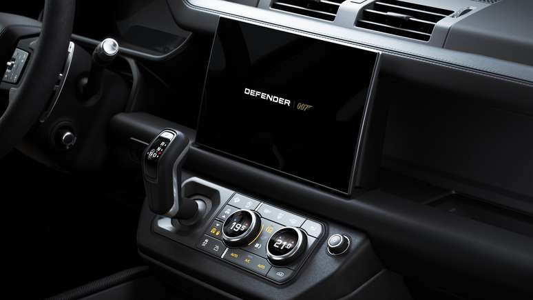 Land Rover Defender V8 Bond Edition.