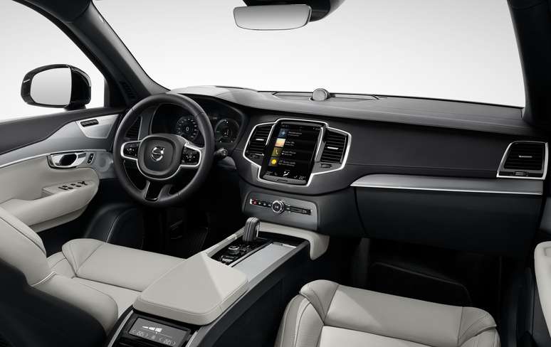 Volvo XC90: multimídia de 9’’. 