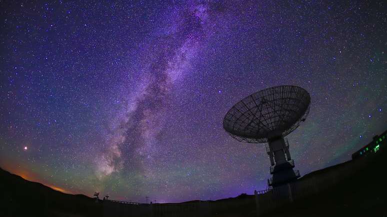 Loeb defende a busca por vida fora da Terra como forma de ensinar e unir os humanos a respeito de seu (insignificante) papel no universo