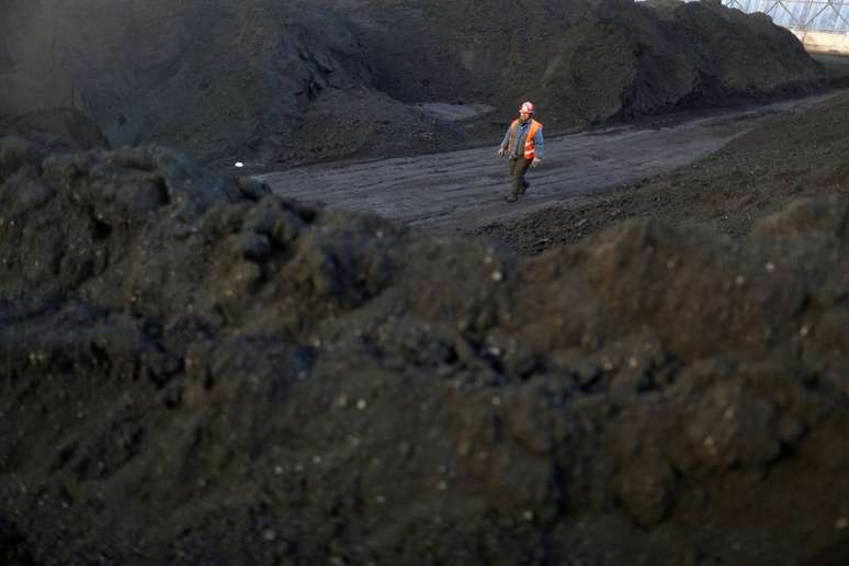 Estoque de carvão em usina de carvão coque em Yuncheng, China 
31/01/2018
REUTERS/William Hong