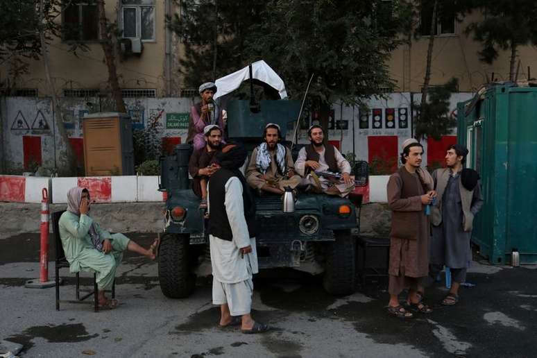 Soldados do Taliban em uma das principais praças de Cabul, capital do Afeganistão
01/09/2021 WANA (West Asia News Agency) via REUTERS