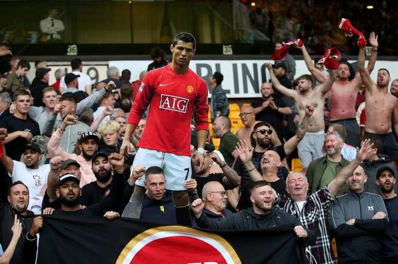 Torcedores do United com cartaz de Cristiano Ronaldo
29/08/2021
Action Images via Reuters/Carl Recine