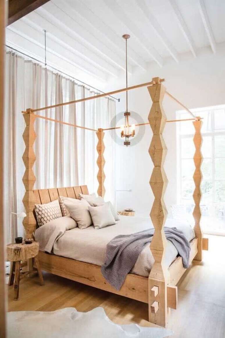 18. Cama com dossel de madeira para quarto de casal decorado com mesa lateral rústica – Foto: Ebay