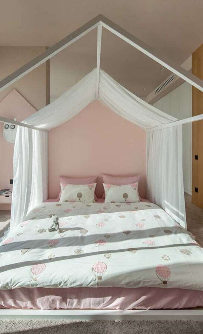 11. Dossel com mosquiteiro para decoração de quarto feminino branco e rosa – Foto: As Arquitetas