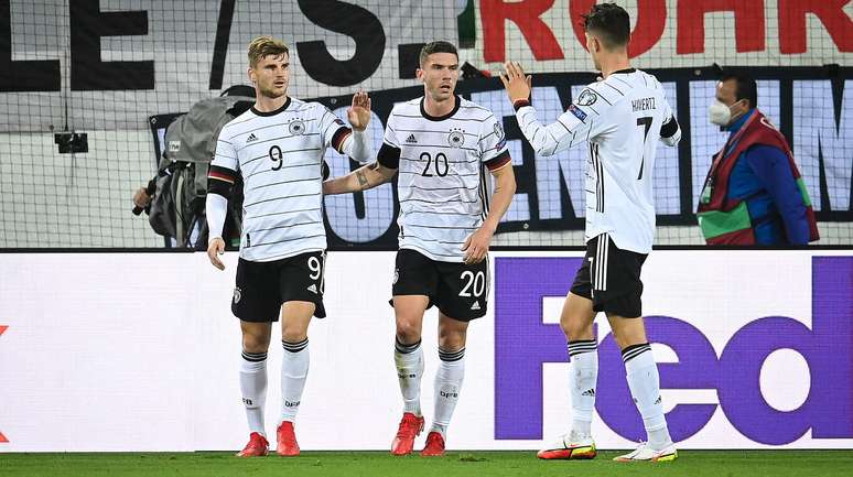 Jogadores da seleção alemã comemoram gol na vitória desta quinta-feira