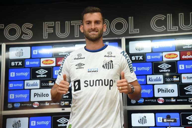 Léo Baptistão durante sua apresentação no Santos nesta quinta-feira Divulgação Santos