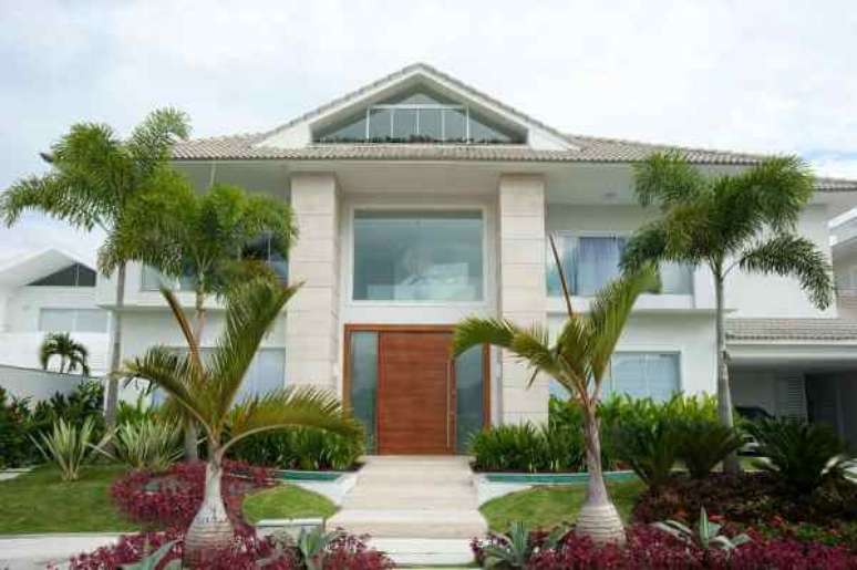 27. Fachada com janelas de vidro grandes &ndash; Foto Flavia Campos Interiores