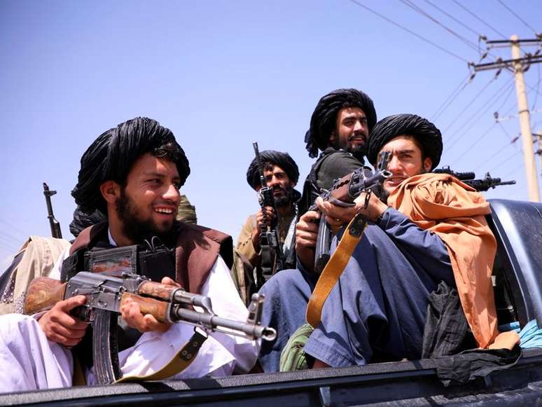 Combatentes do Taliban no aeroporto de Cabul
02/09/2021
REUTERS/Stringer/File Photo