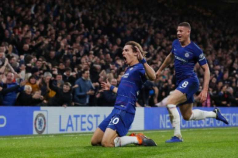 David Luiz comemora gol contra o Manchester City (Foto: Adrian Dennis / AFP)