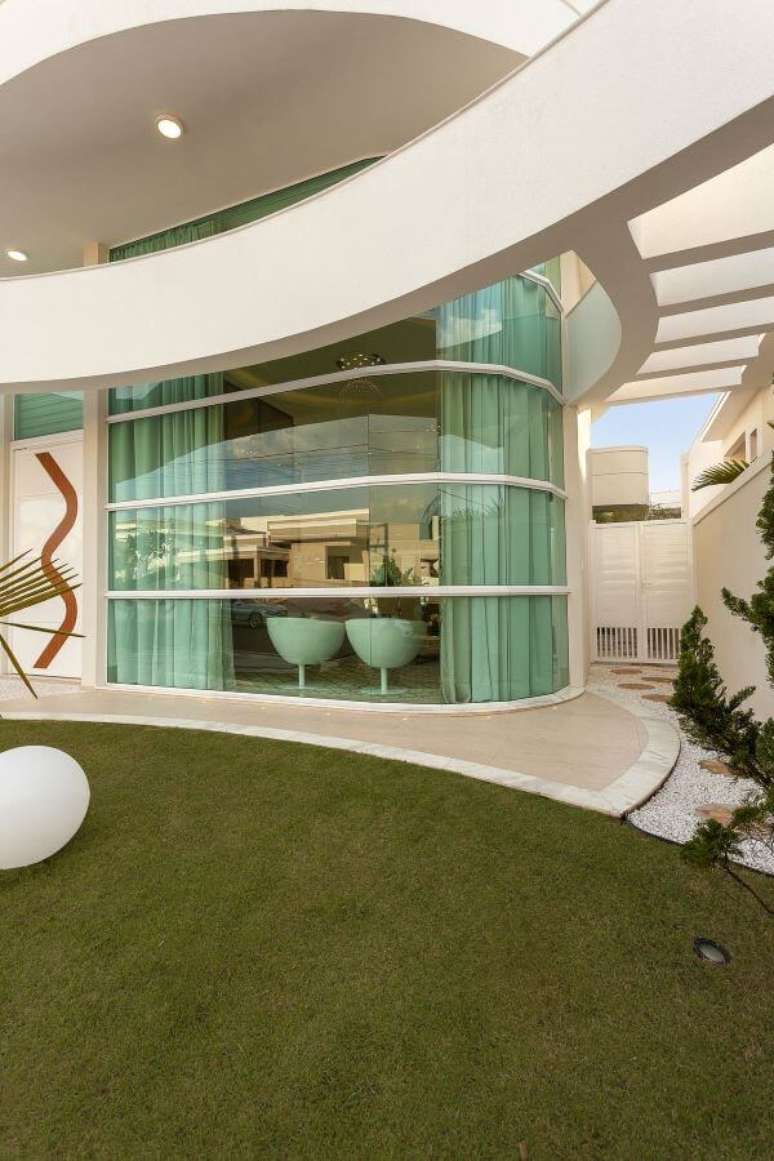 13. Parede de vidro para fachada de mans&atilde;o &ndash; Foto Aquiles Nicolas Kilaris