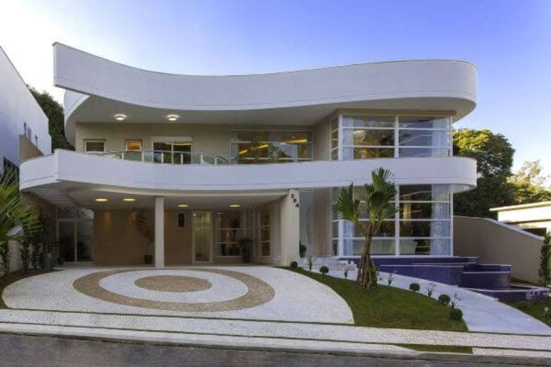 4. Fachada de vidro com guarda corpo de vidro e detalhes chiques &ndash; Foto Aquiles Nicolas Kilaris