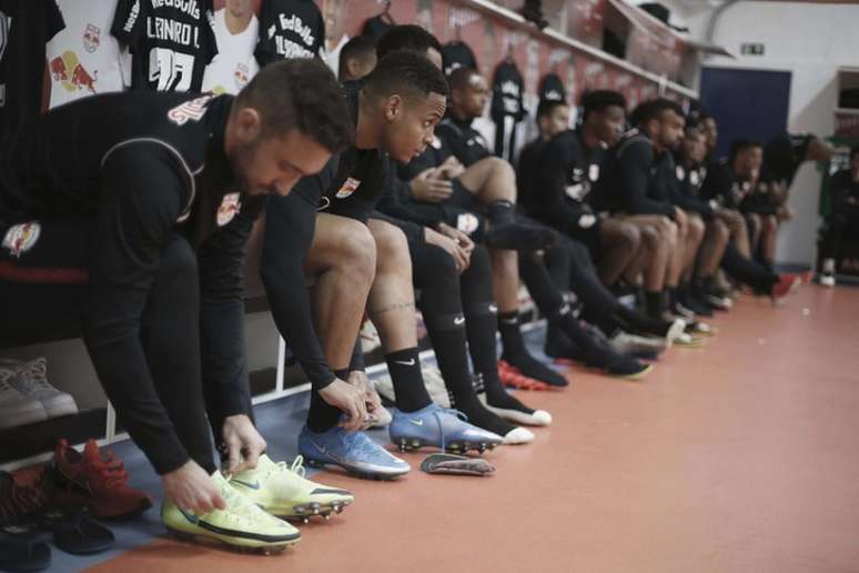 Elenco do Bragantino no vestiário do Nabi Abi Chedid (Ari Ferreira/Red Bull Bragantino)