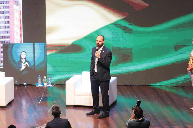 O deputado Eduardo Bolsonaro durante Congresso Conservador, realizado na cidade na cidade de Brasília, DF, neste sábado, 04