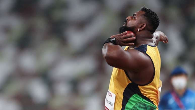 Thiago Paulino arremessa durante prova no atletismo nesta sexta-feira (Foto: Takuma Matsushita/CPB)