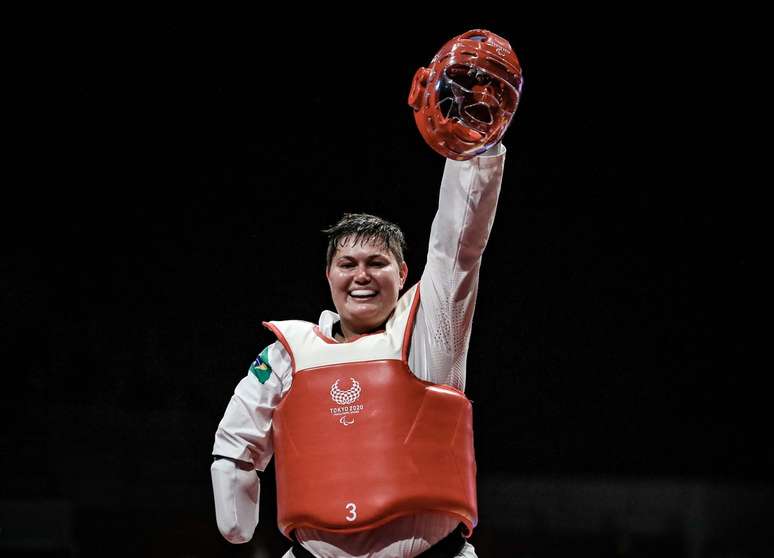  Debora Menezes, da categoria k44 +58kg, festeja medalha na Paralimpíada de Tóquio Wander Roberto CPB