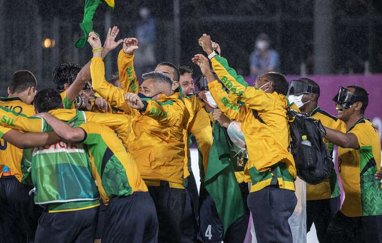 Jogadores da Seleção de futebol de 5 comemoram pentacampeonato no Japão Alê Cabral CPB