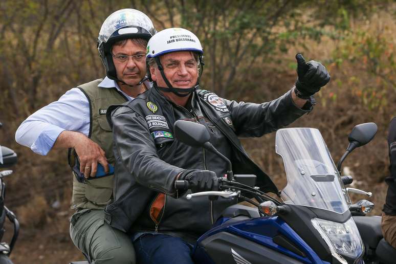 Jair Bolsonaro em Santa Cruz do Capibaribe, Agreste de Pernambuco, em motociata com seus apoiadores