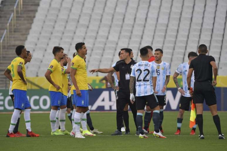 Brasil perde para Argentina e cai pra sexto na classificação das  Eliminatórias