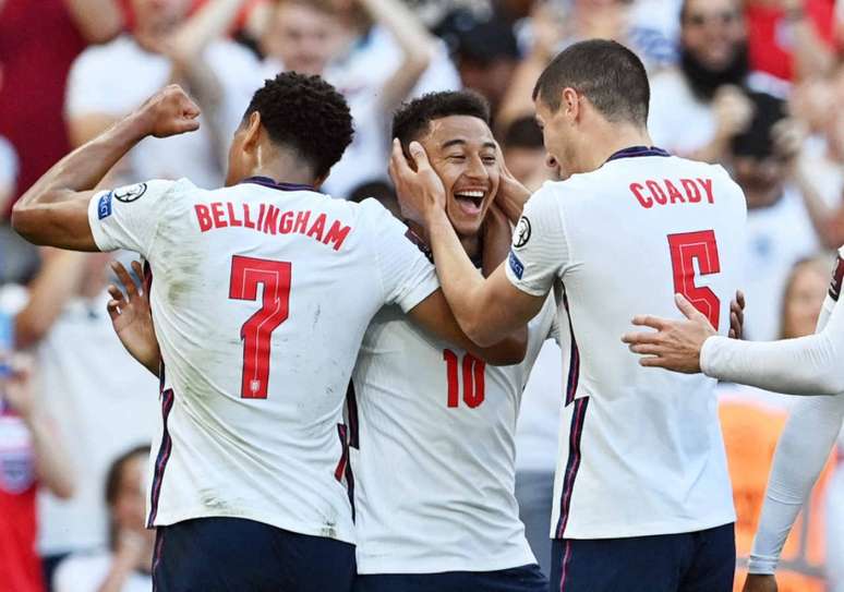 Lingard foi o grande destaque do jogo com dois gols e uma assistência (Foto: JUSTIN TALLIS / AFP)