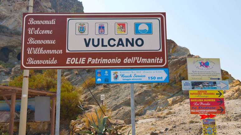 Vulcano recebeu esse nome em homenagem ao deus romano do fogo, que foi adotado como nome genérico de todos os vulcões