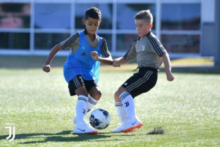 Cristiano Ronaldo Jr. na base da Juve (Foto: Reprodução / Juventus)