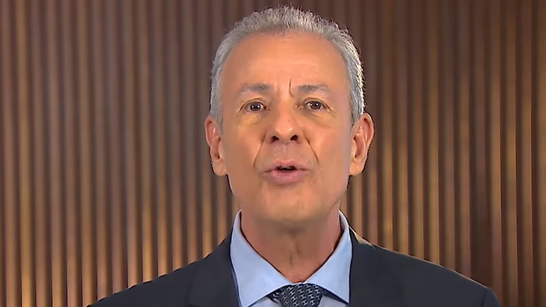 Ministro Bento Albuquerque sugeriu redu&ccedil;&atilde;o no consumo da energia com menor uso de 'chuveiros el&eacute;tricos, condicionadores de ar e ferros de passar'