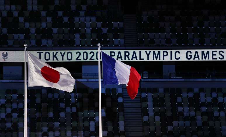 Bandeiras do Japão e da França foram hasteadas lado a lado Kim Kyung-Hoon Reuters