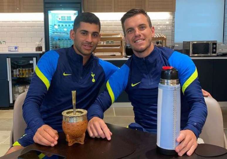Crisitian Romero e Giovani Lo Celso são companheiros no Tottenham (Foto: Reprodução / Instagram)