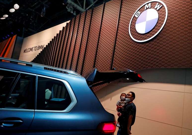Logotipo da BMW no Salão Internacional do Automóvel de Pequim
REUTERS/Thomas Peter