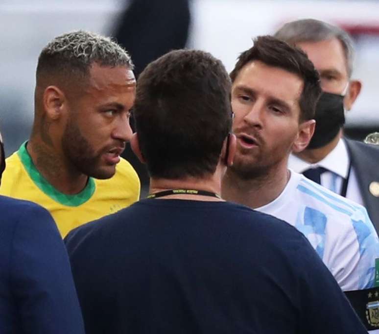 Messi e Neymar durante interrupção de Brasil x Argentina pela Anvisa em São Paulo
05/09/2021
REUTERS/Amanda Perobelli