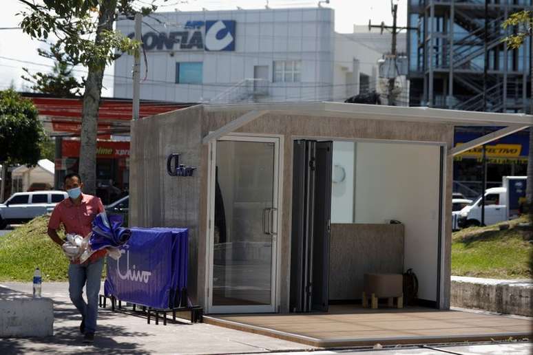 El Salvador se prepara para usar o bitcoin como moeda corrente. 6/9/2021. REUTERS/Jose Cabezas