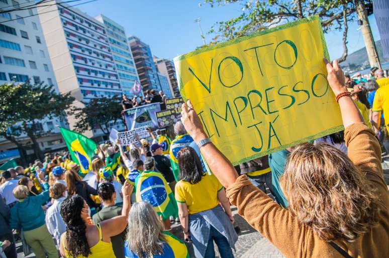Manifestantes em ato a favor de Bolsonaro