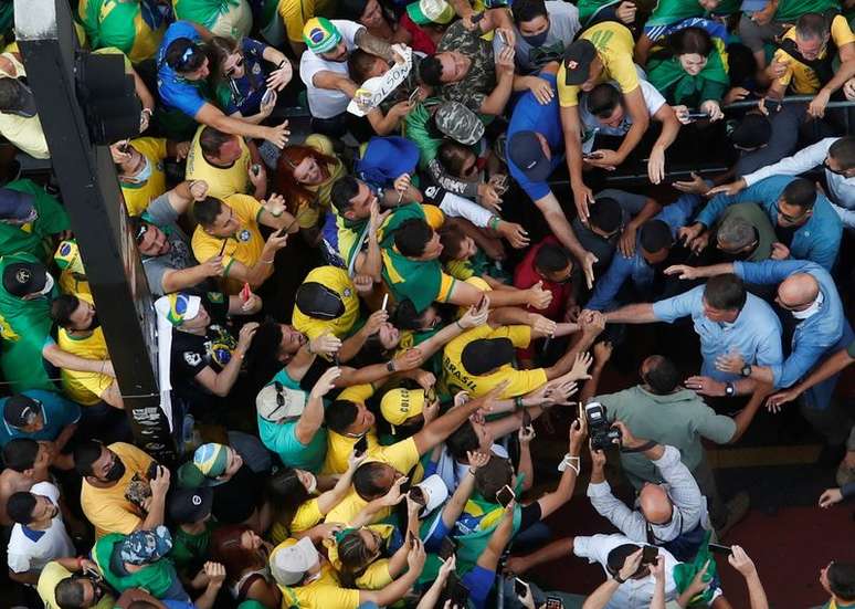 Presidente Jair Bolsonaro cumprimenta apoiadores durante ato em São Paulo
07/09/2021
REUTERS/Amanda Perobelli