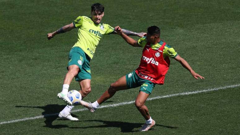 Gustavo Gómez e Rony durante treinamento na Academia de Futebol. (Foto: Cesar Greco/Palmeiras)