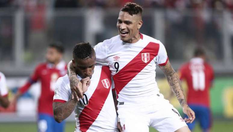 Guerrero foi suspenso nas Eliminatórias e volta ao Inter (Foto: AFP)