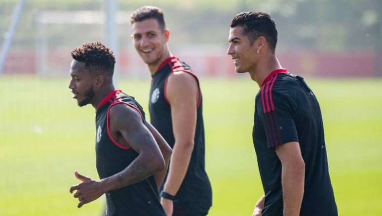 Cristiano Ronaldo ao lado do brasileiro Fred no treino do Manchester United