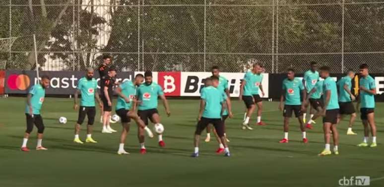 Grupo treinou no CT Joaquim Grava visando a partida contra a seleção peruana (Foto: Reprodução / CBF TV)