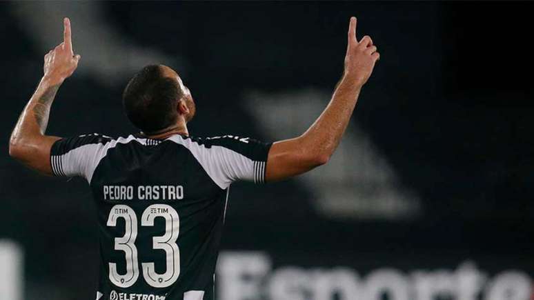 Pedro Castro voltou a se destacar com a camisa do Botafogo na vitória sobre o Remo na Série B (Vitor Silva/Botafogo)