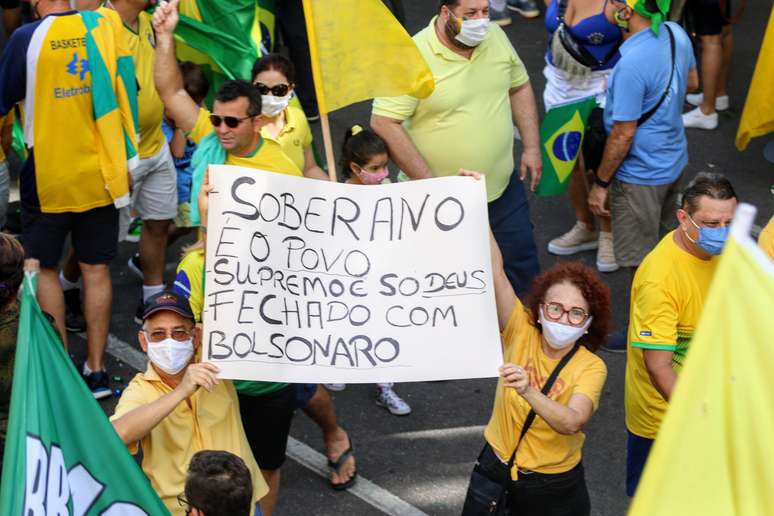 Manifestantes em ato a favor do governo Bolsonaro