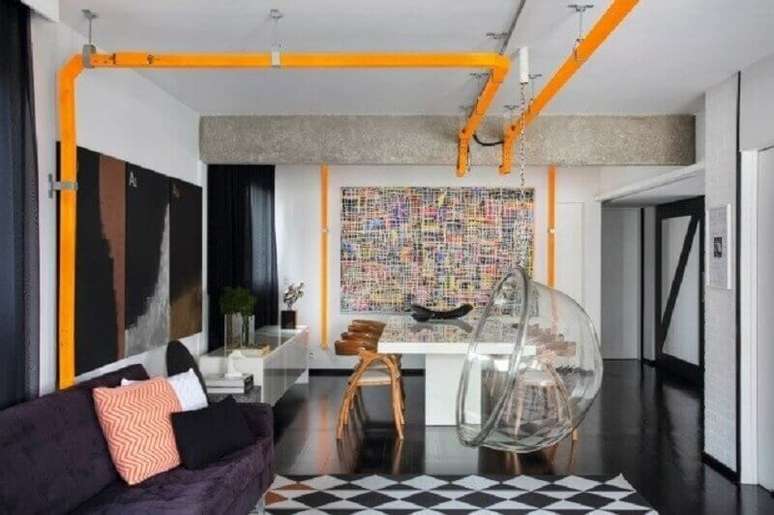 4. Decoração estilo industrial para sala de estar e jantar integrada com balanço suspenso – Foto: Round Square