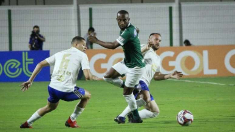 Thiago abriu o placar e Elvis empatou dois minutos depois, decretando o resultado final do duelo (FOTO: Rosiron Rodrigues/Goiás EC)