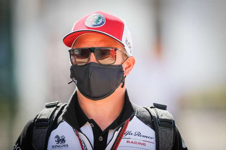 Kimi Räikkönen segue com Covid-19 