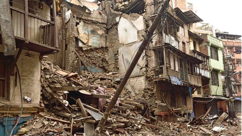 Se as luzes aparecem antes do sismo, podem servir como advertência para escapar a tempo de um desastre