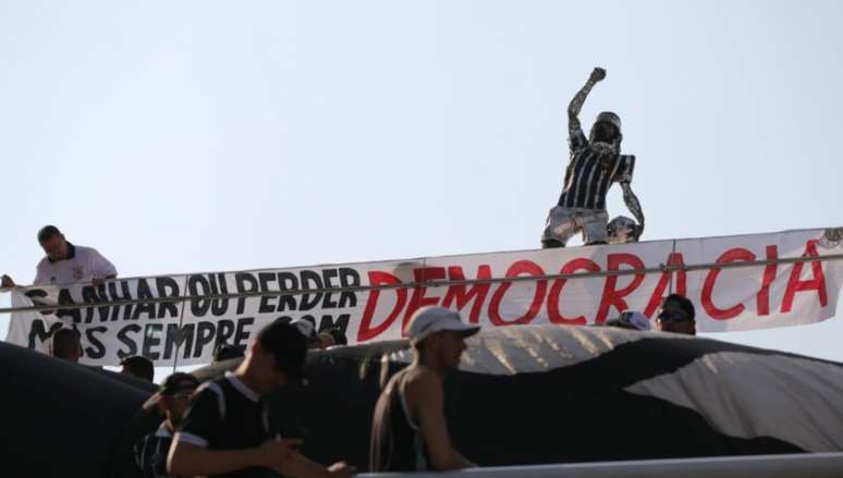 Corinthians se manifestou em defesa da democracia brasileira (Foto: Bruno Teixeira/Agência Corinthians)