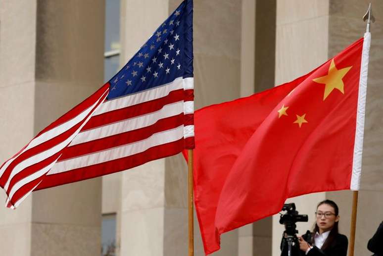 Bandeiras dos EUA e da China no Pentágono em Arlington, Virgínia, EUA
09/11/2018 REUTERS/Yuri Gripas