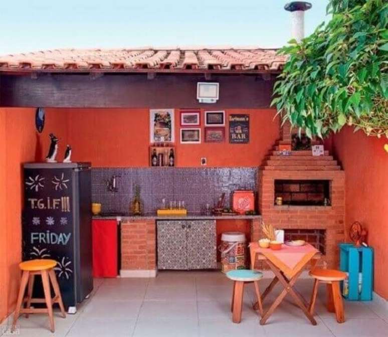 57. A casa com edícula simples favorece os encontros entre os amigos e familiares. Fonte: Muito Chique