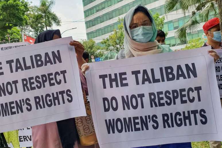 Mulheres protestando contra o Talibã