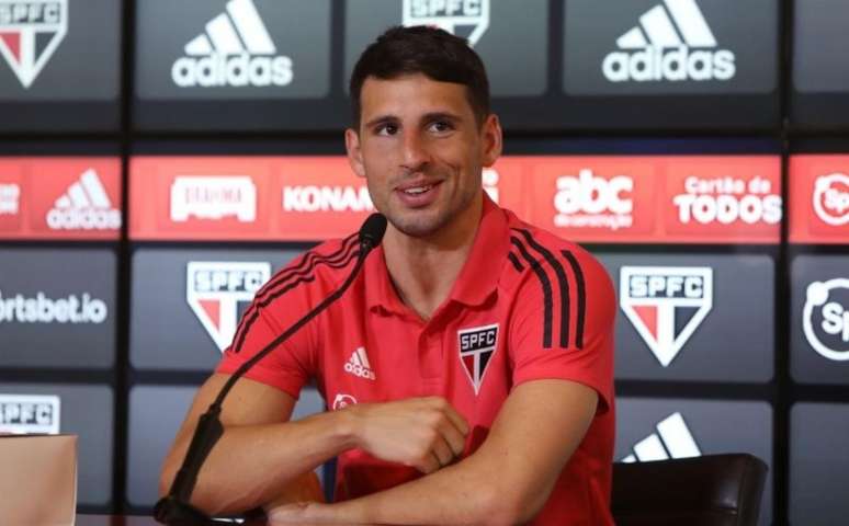 Calleri foi apresentado nesta quarta-feira (Foto: Rubens Chiri / saopaulofc)