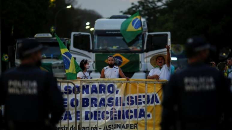 Bloqueio de caminhoneiros começou em resposta a discursos de Bolsonaro no 7 de setembro - e corre o risco de tomar proporção maior, mesmo contra a vontade do presidente